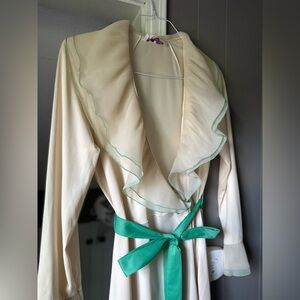 Vintage 70s Vanity Fair Dressing Gown Robe Cream Green Pleated Ruffles Size 16